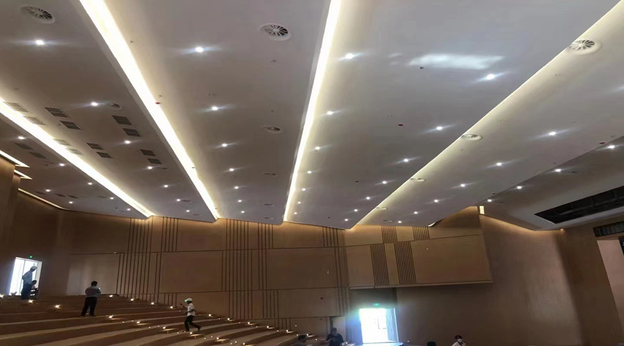 廣東金融學(xué)院清遠(yuǎn)校區(qū)報(bào)告廳GRG吊頂項(xiàng)目 廣東金融學(xué)院清遠(yuǎn)校區(qū)報(bào)告廳GRG吊頂項(xiàng)目