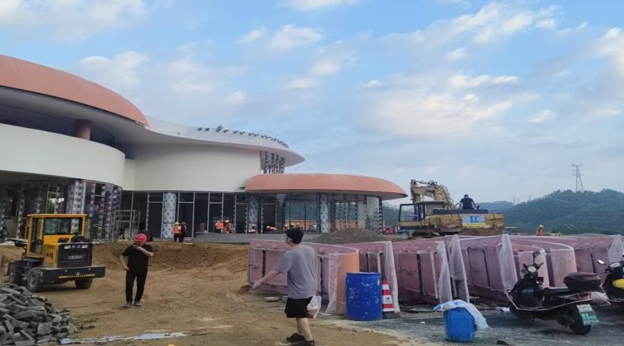 深圳西淘河服務區彩色GRC幕墻板安裝施工