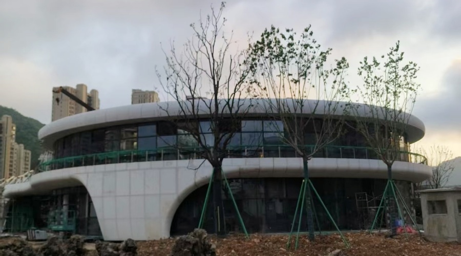 浙江三合項(xiàng)目的UHPC幕墻板工程 浙江三合項(xiàng)目的UHPC幕墻板工程