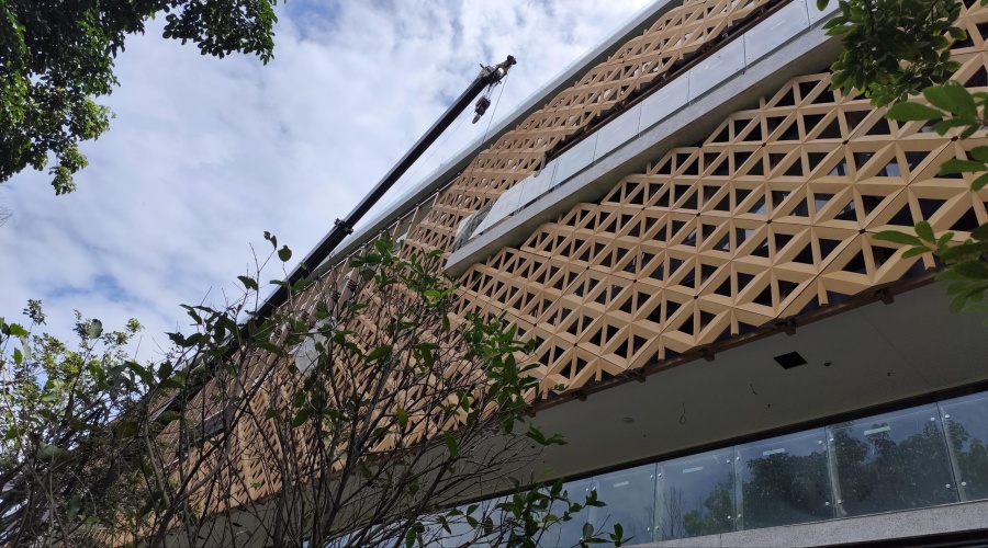 惠州茶葉產(chǎn)業(yè)園彩色UHPC鏤空幕墻板工程案例