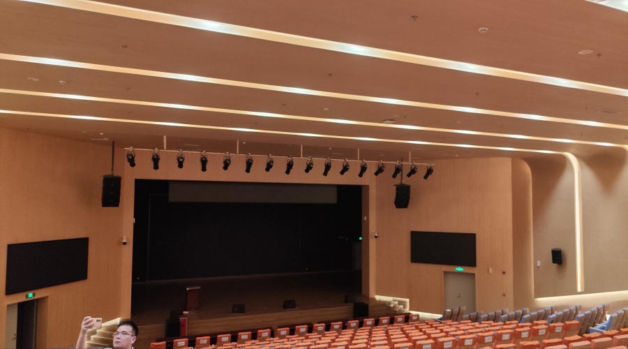 深圳坪山實(shí)驗(yàn)學(xué)校GRG報(bào)告廳穿孔板工程案例